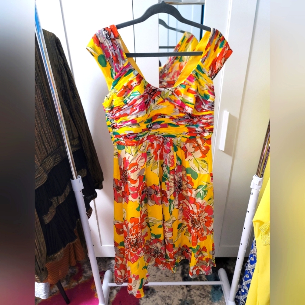 Flowing yellow flower dress, size 10